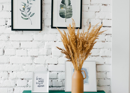 Особенности стеновых панелей с подсветкой в интерьере